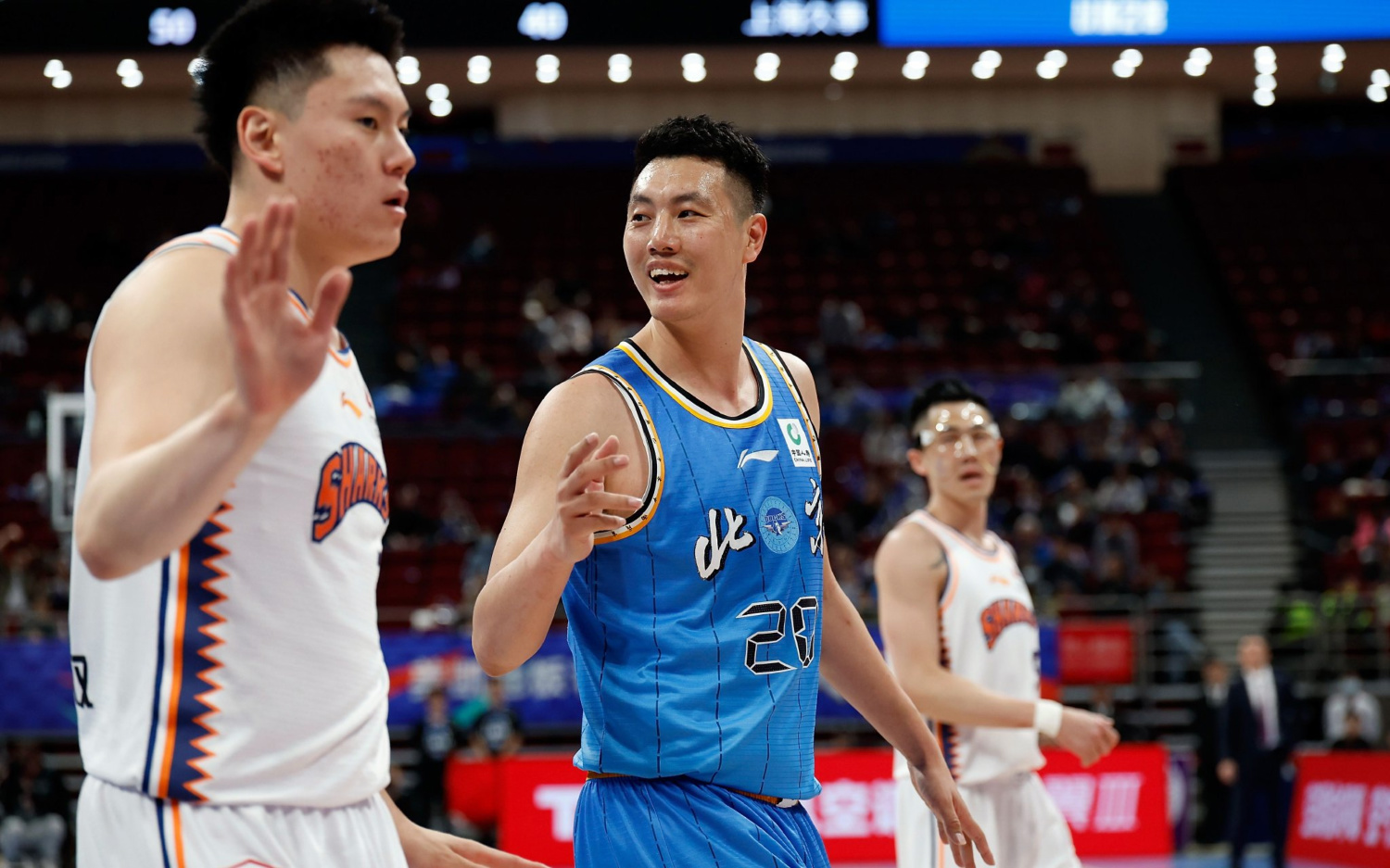 星空体育-关于亚洲杯赛程吃紧，密尔沃基雄鹿训练课后队长鼓劲，气氛紧张，阵容厚度经受考验的信息