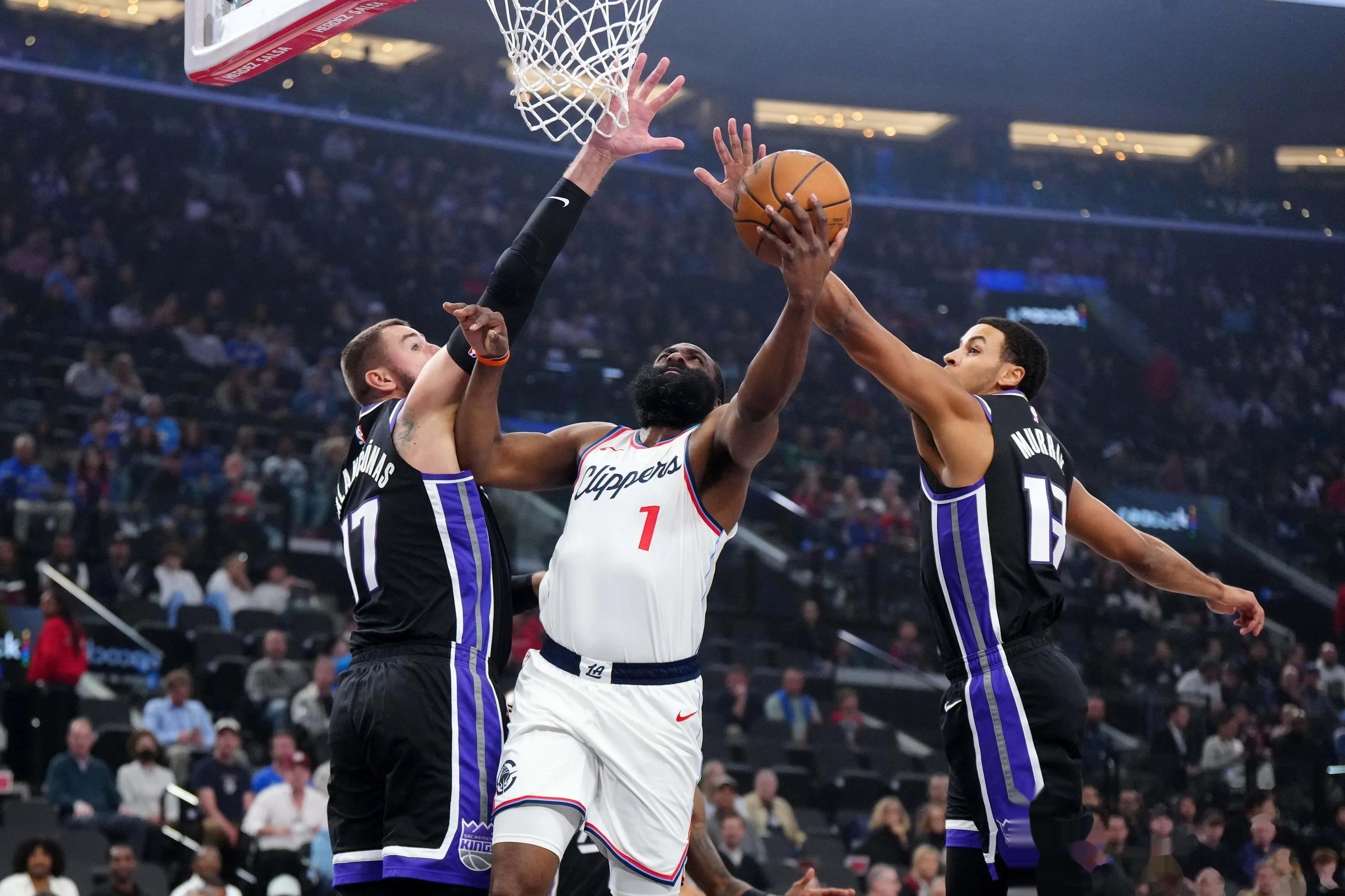 XINGKONG-哈登重返赛场，战术调整首场状态出色，日本队观众沸腾！赛场气氛高涨的简单介绍