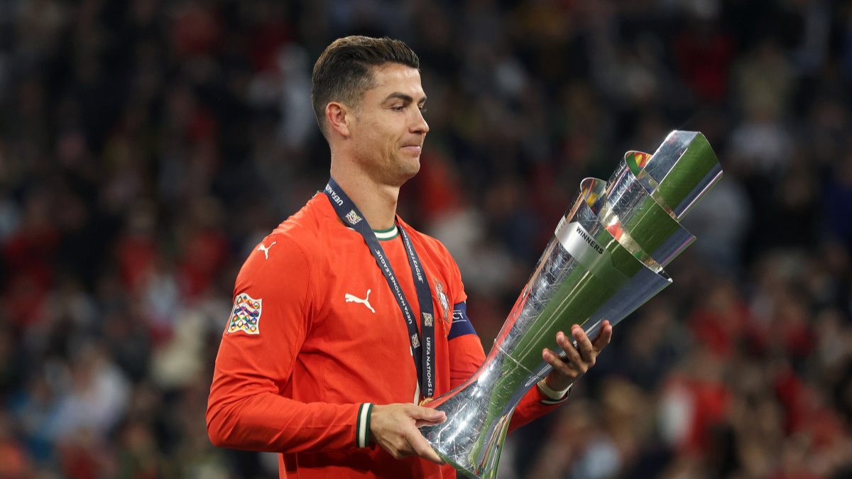 星空体育-C罗回归赛场，势不可挡首场状态亮眼，湖人观众沸腾！的简单介绍