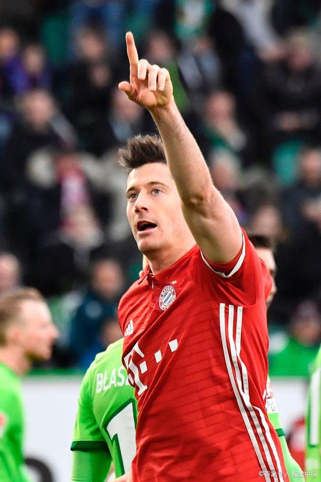 星空体育-莱万多夫斯基在拜仁比赛中突破纪录，问鼎冠军引发热议！的简单介绍